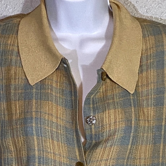 VNTG Liz Sport Plaid Button-Up Crop Top in Yellow and Blue - Picture 2 of 8